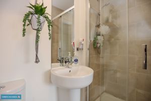 En-suite- click for photo gallery